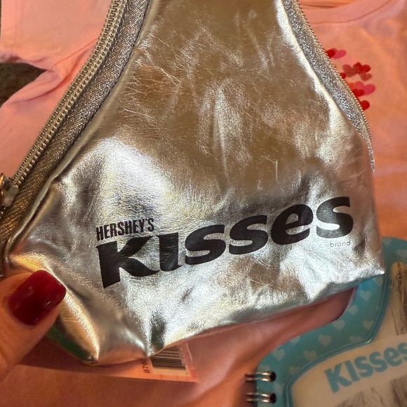 Sz 2T Pink Heart T-Shirt with Hershey's Kisses Accessories - Picture 9 of 11